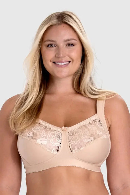 Triumph – 4 db (75A-110F) 💝 Csipkés melltartó tartást adva
