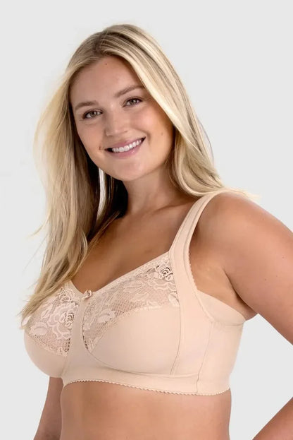 Triumph – 4 db (75A-110F) 💝 Csipkés melltartó tartást adva